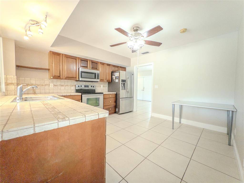 Plantation, FL 33317,560 SW 62nd Ave