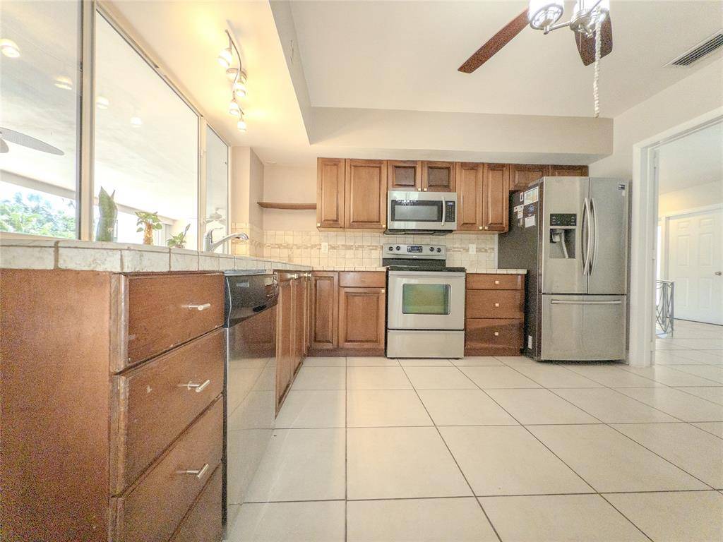 Plantation, FL 33317,560 SW 62nd Ave