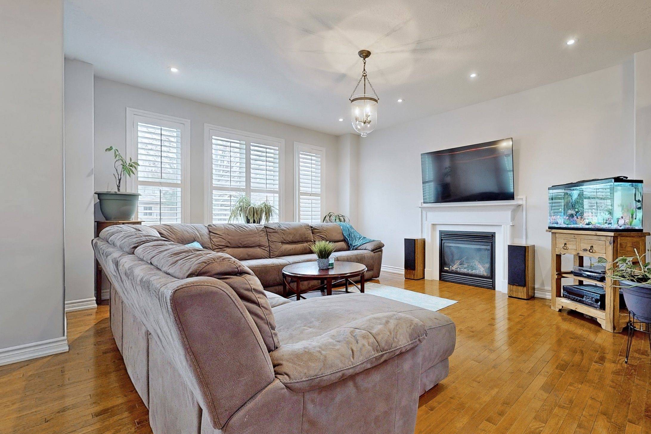 Innisfil, ON L9S 0A5,947 Booth AVE