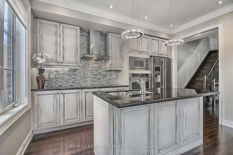 Vaughan, ON L6A 4W4,1331 Major Mackenzie DR #25
