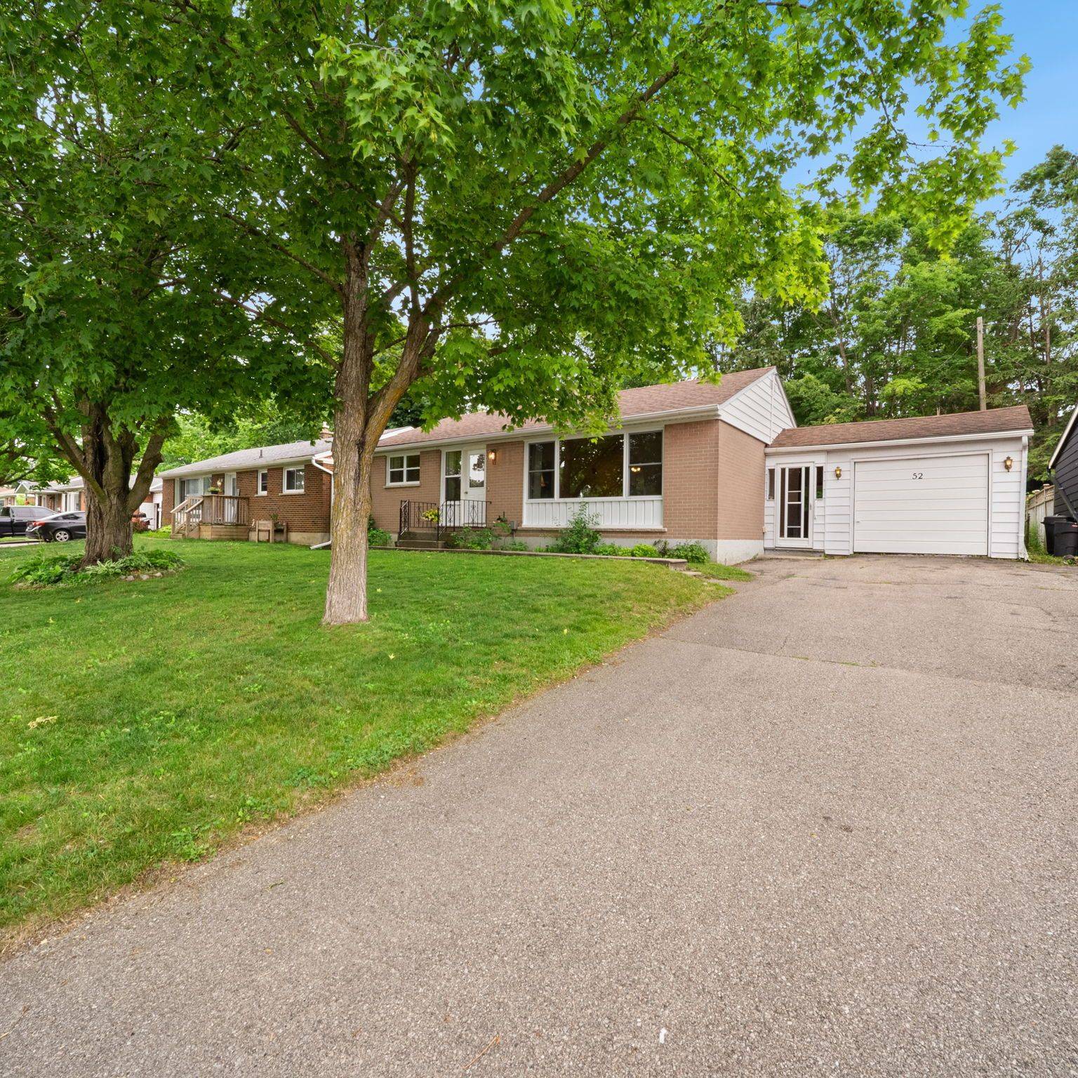 Orillia, ON L3V 2S7,52 Elmer AVE