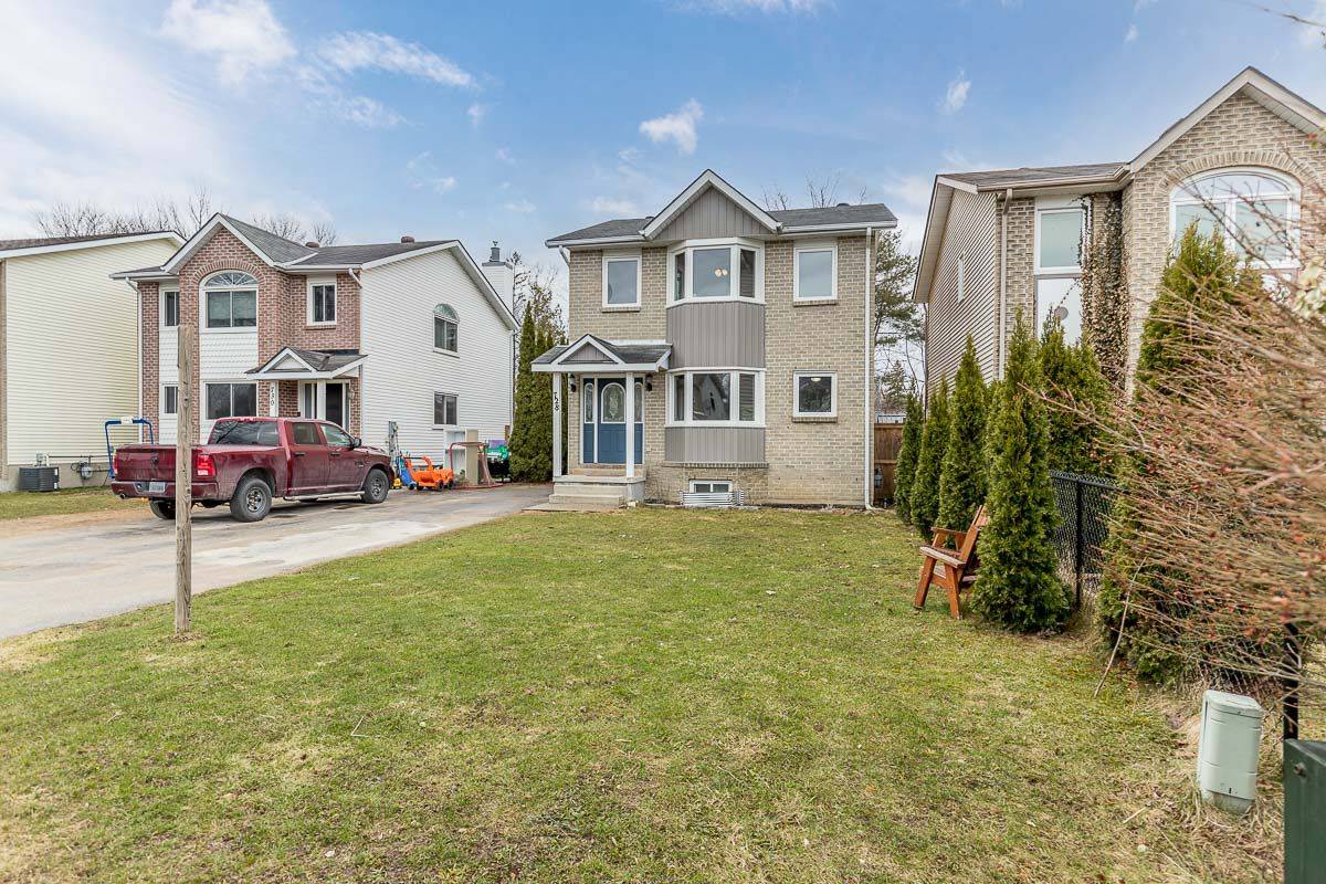Collingwood, ON L9Y 4T5,728 Ste Marie ST