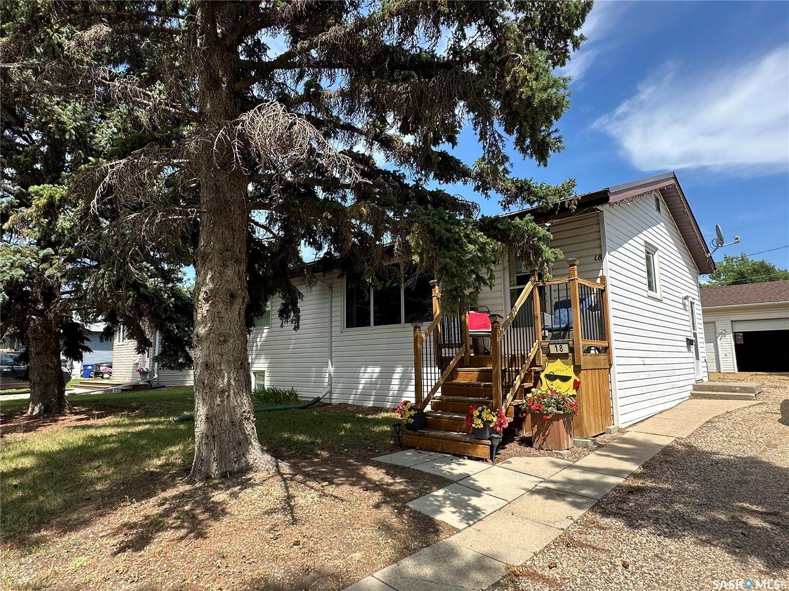18 9th STREET, Weyburn, SK S4H 1E5