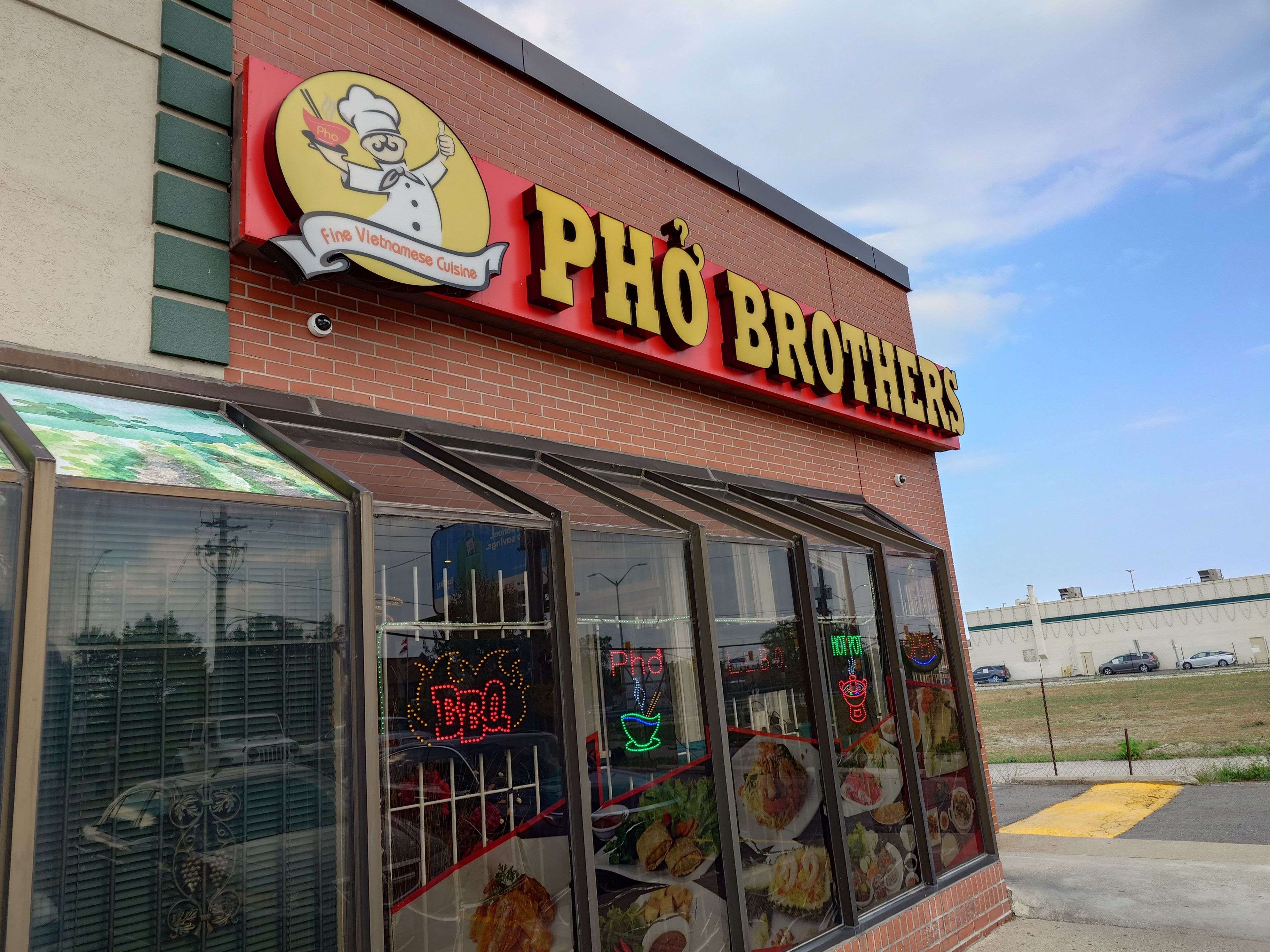 Mississauga, ON L4Y 4C4,2555 Dixie RD #15