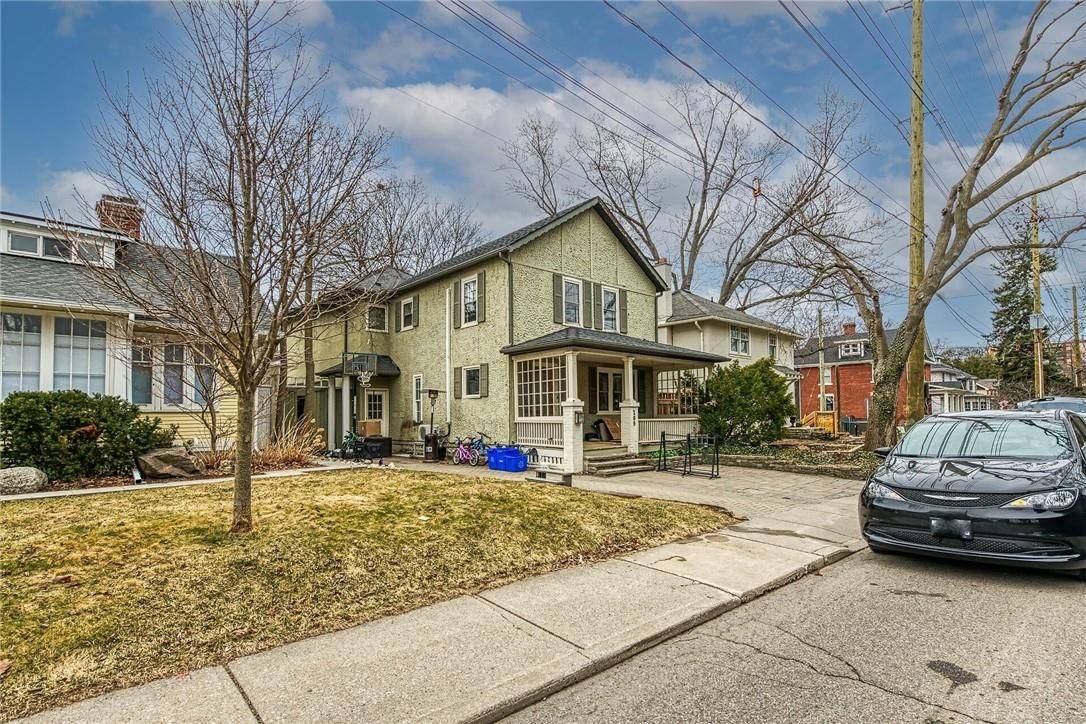 Oakville, ON L6J 3P2,209 Allan ST