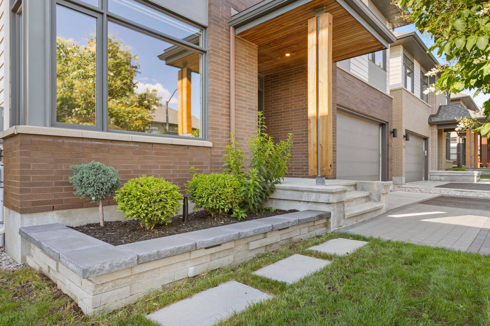 Kanata, ON K2M 0H1,304 Long Acres ST
