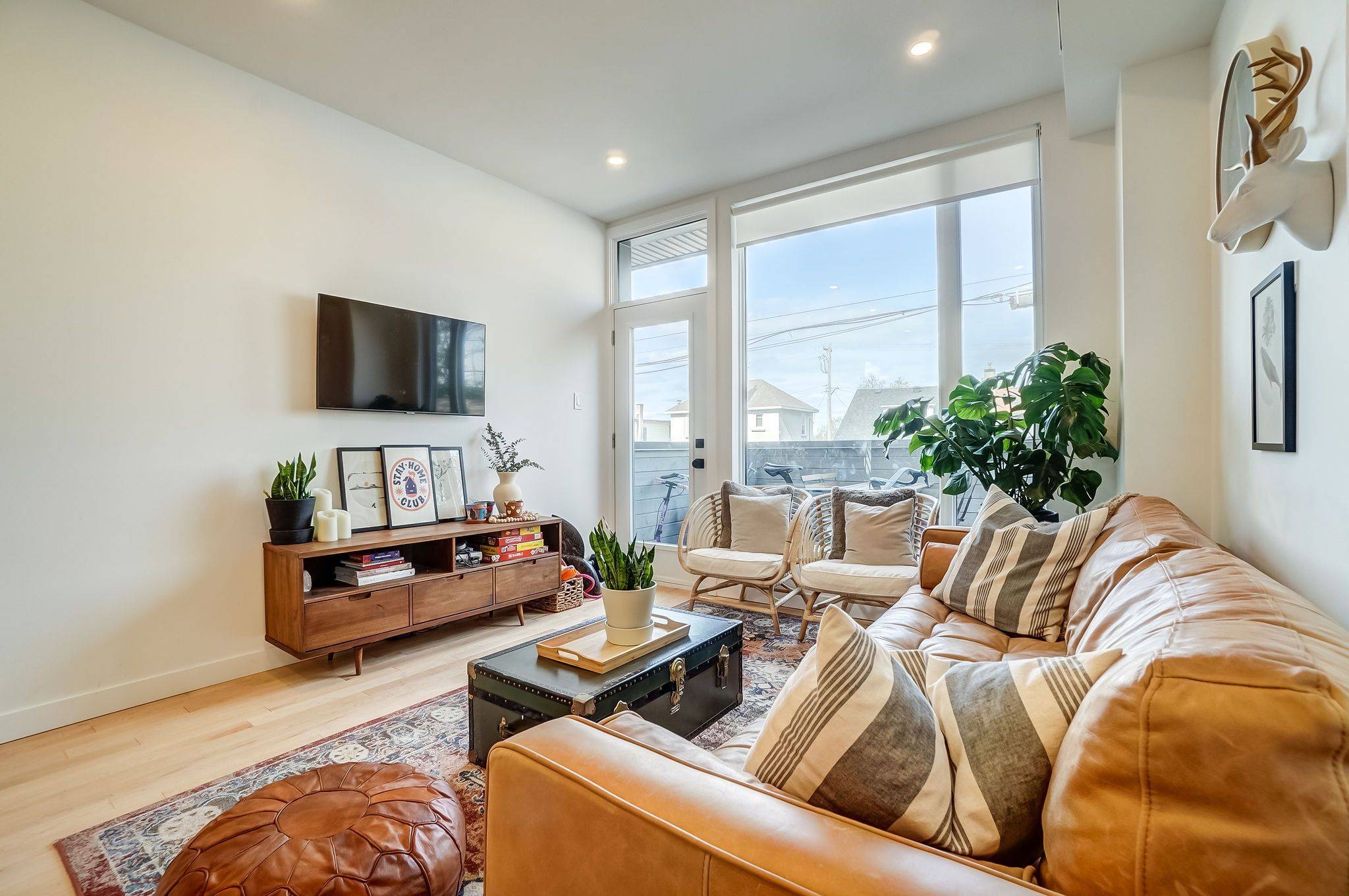 West Centre Town, ON K1Y 1N4,125 Carruthers AVE