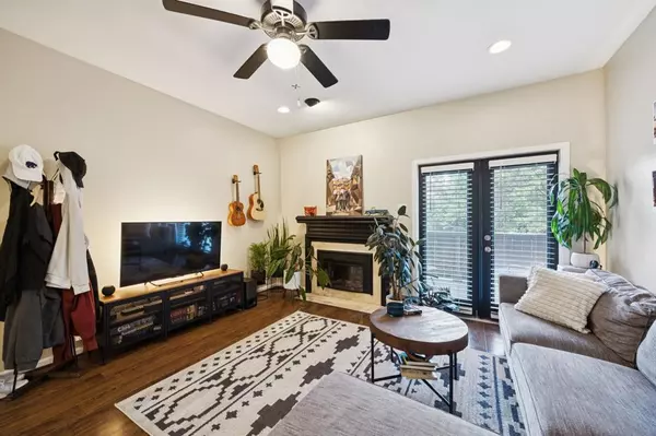 Dallas, TX 75231,8601 Park Lane #726