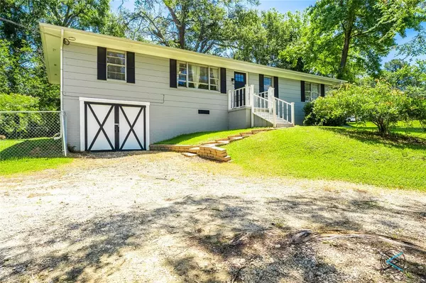 Palestine, TX 75803,1506 Bassett Road
