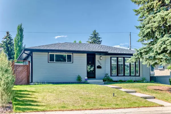4932 Vanguard RD Northwest, Calgary, AB T3A 0R7