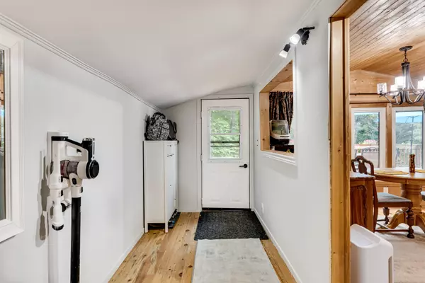 Muskoka Lakes, ON P0B 1M0,1028 Inverness RD