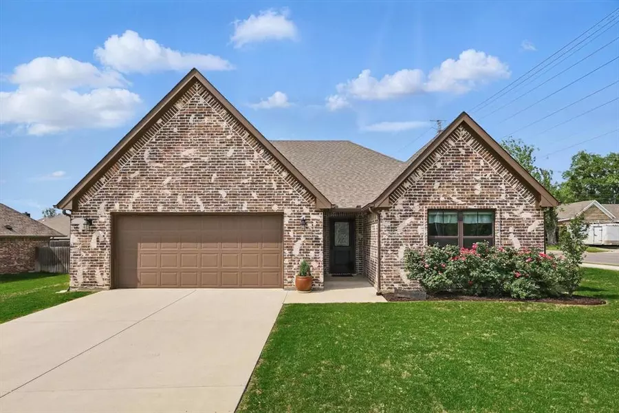 100 Prairie Grass Drive, Whitesboro, TX 76273