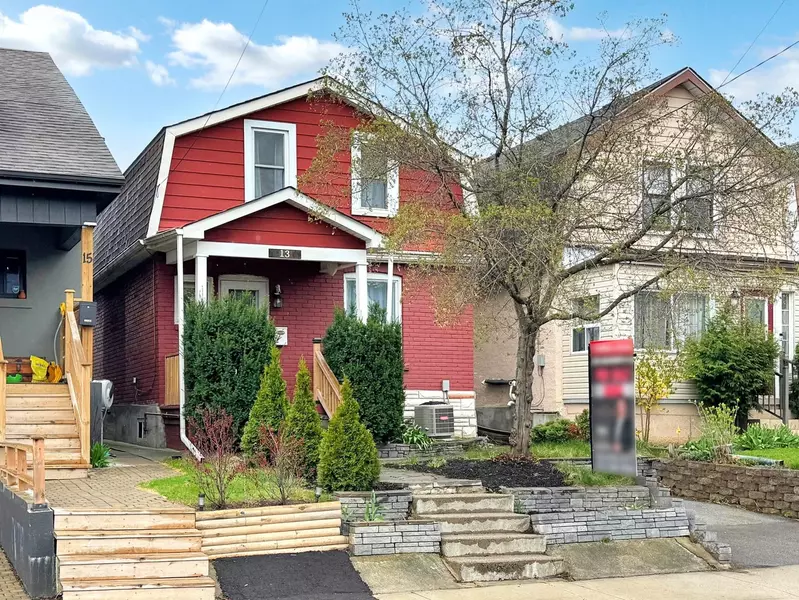 13 Rutherford AVE, Toronto W04, ON M6M 2C5