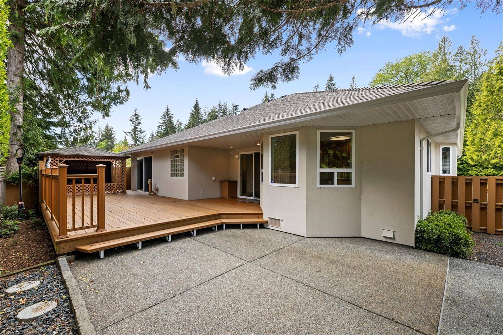 Qualicum Beach, BC V9K 2L4,822 Arbutus St