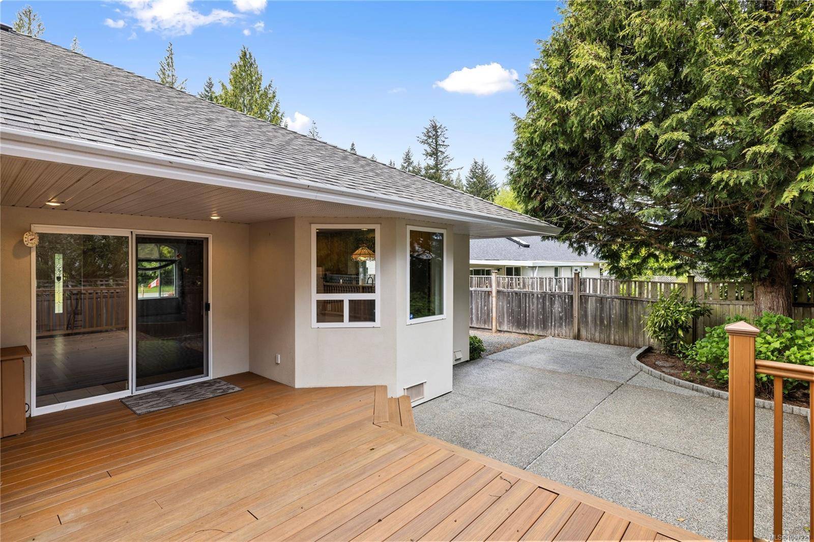Qualicum Beach, BC V9K 2L4,822 Arbutus St