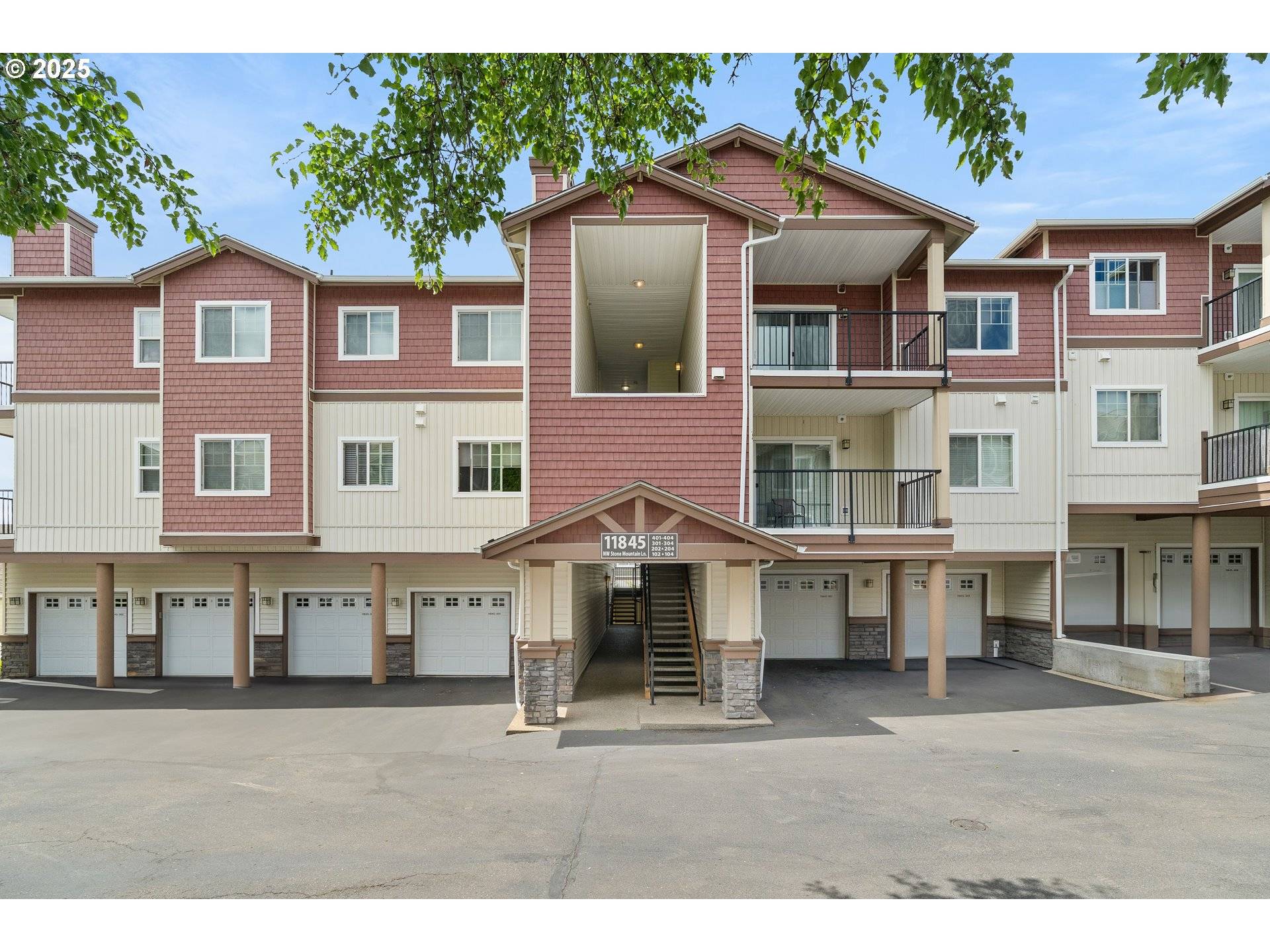 11845 NW STONE MOUNTAIN LN #304, Portland, OR 97229