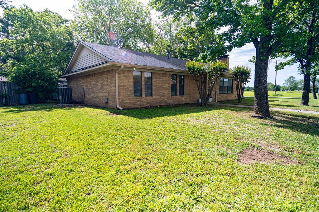 2100 Albert Broadfoot, Bonham, TX 75418
