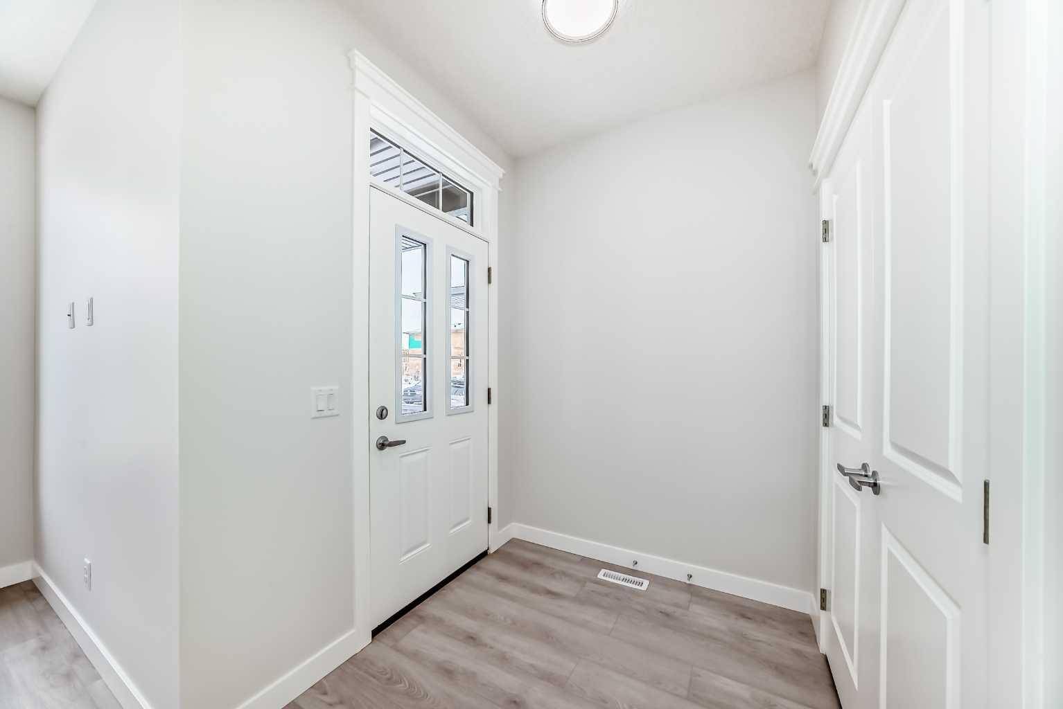 Airdrie, AB T4B5L7,940 Reynolds LN SW