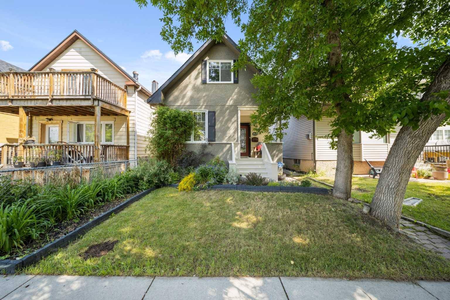 412 17 AVE Northwest, Calgary, AB T2M 0N1
