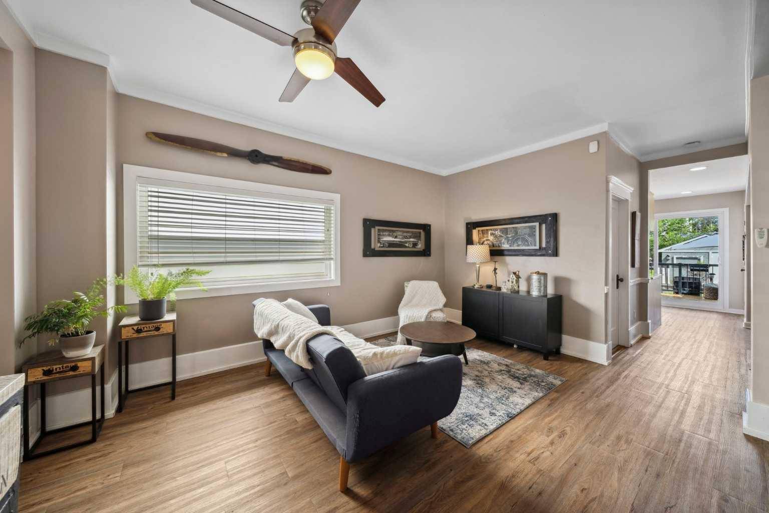 Calgary, AB T2M 0N1,412 17 AVE NW