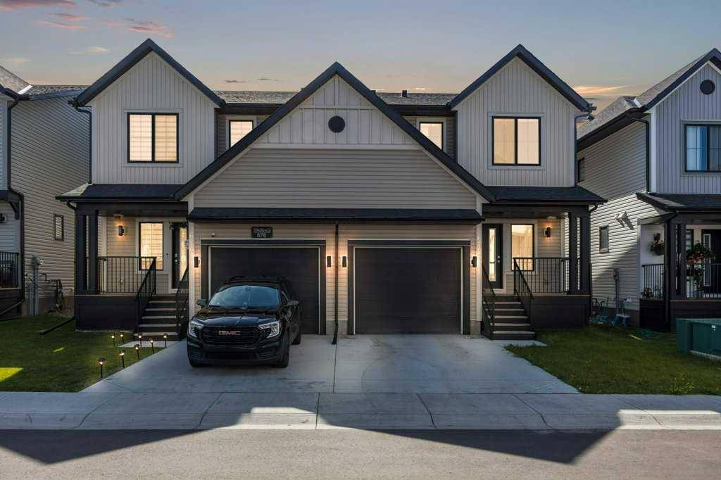 672 South Point Heath Southwest, Airdrie, AB T4B 5H7