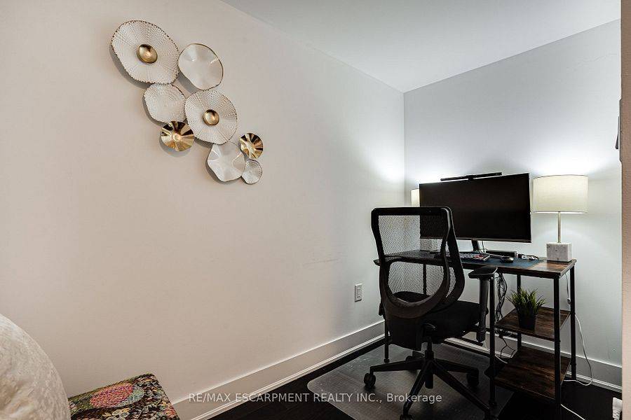 Toronto C01, ON M5S 0C6,955 Bay ST #1809