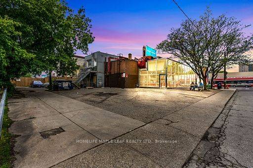 Toronto C03, ON M6E 2G6,1471 Eglinton AVE W