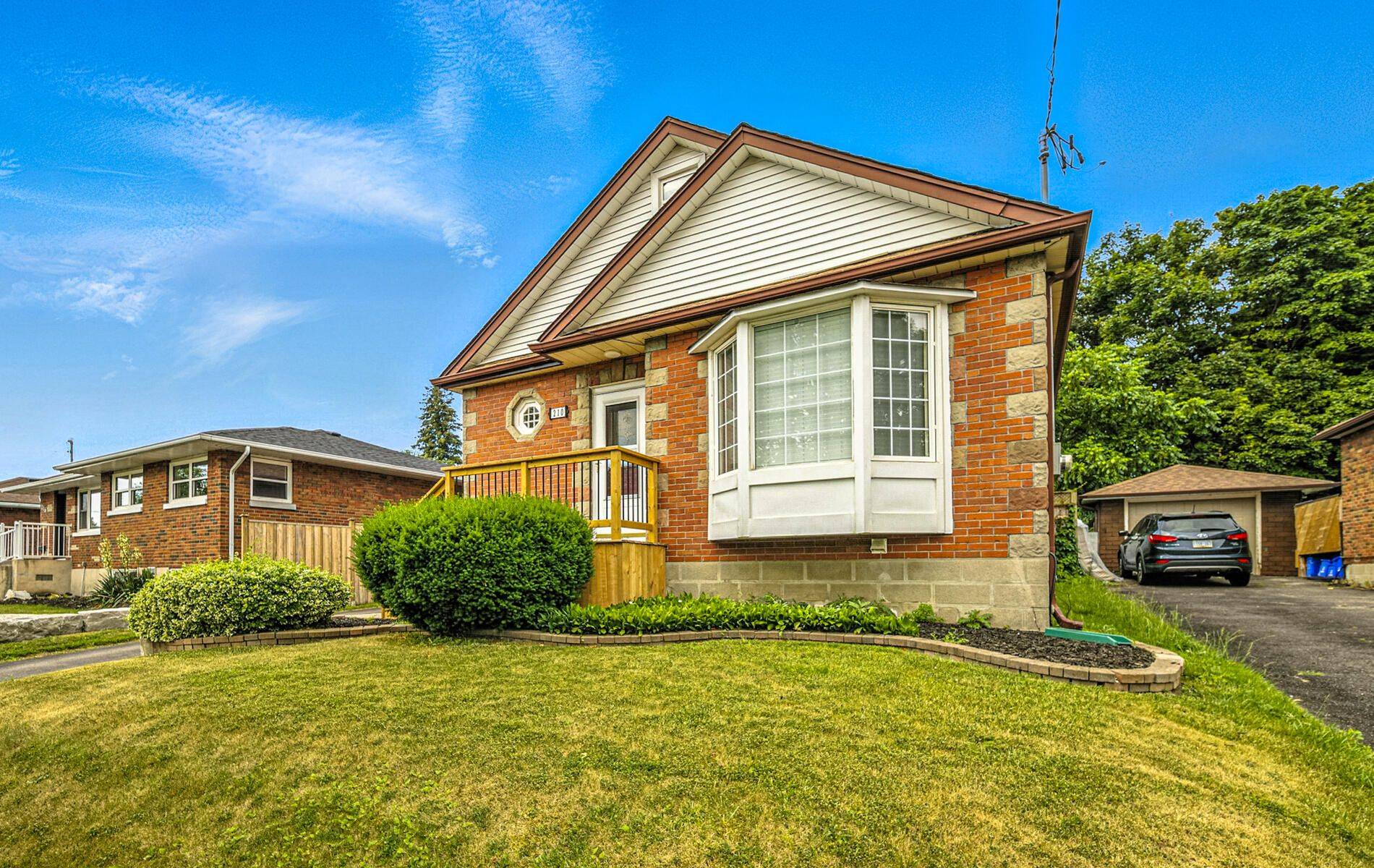 Oshawa, ON L1H 5V6,210 Chadburn ST