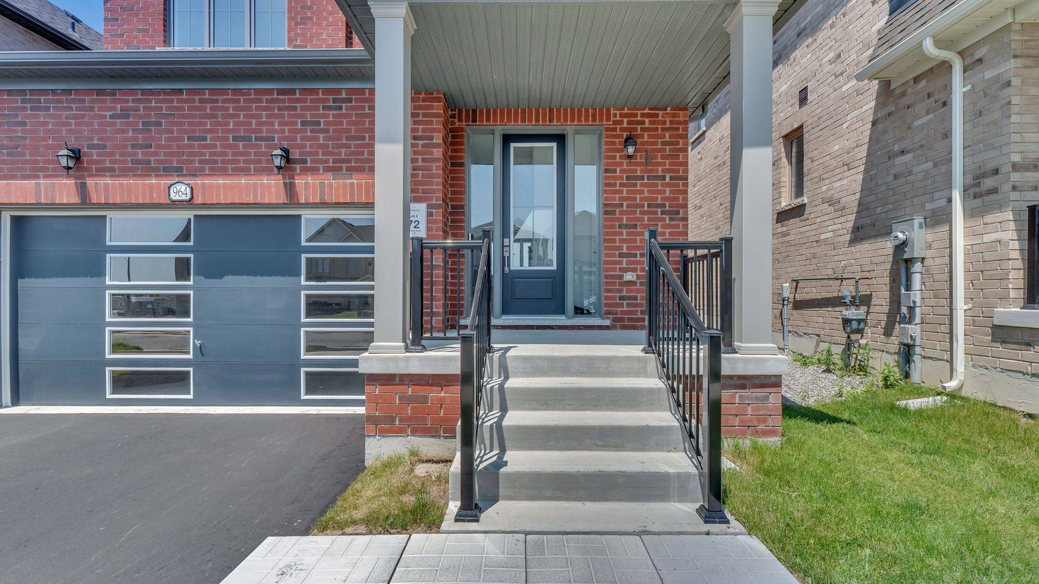 Oshawa, ON L1L 0S2,964 Lockie DR