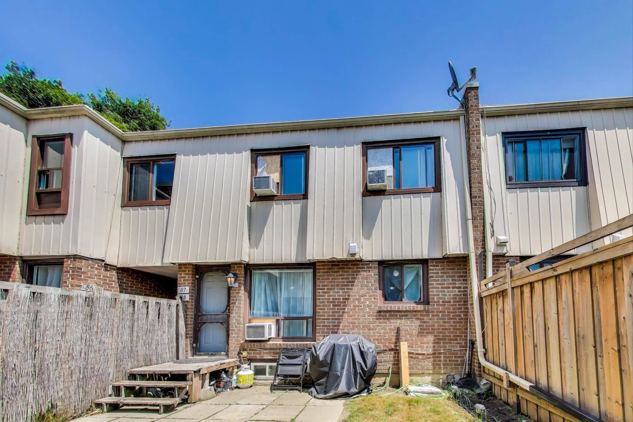 Oshawa, ON L1J 6G4,1100 Oxford ST #88