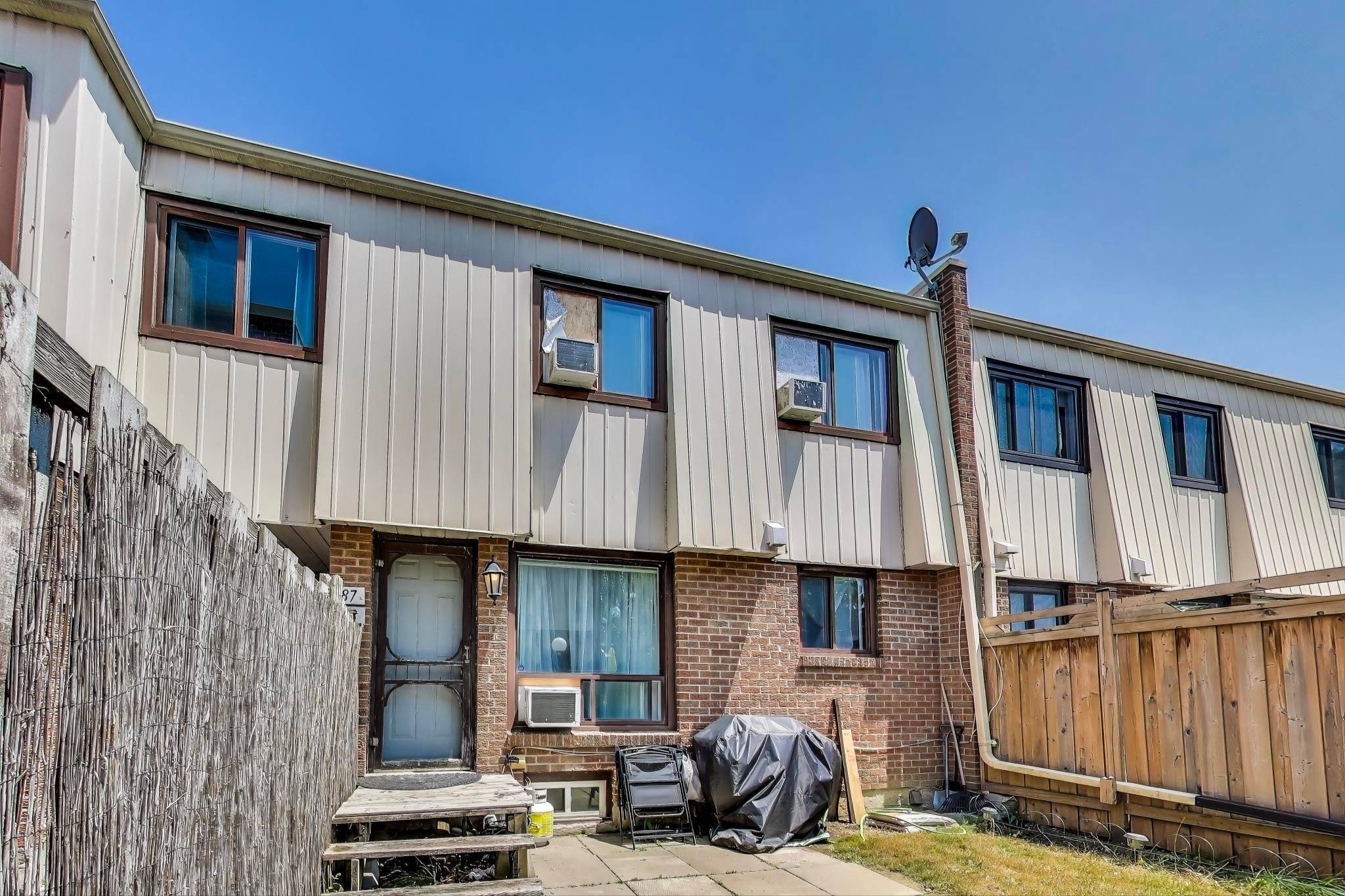 Oshawa, ON L1J 6G4,1100 Oxford ST #88