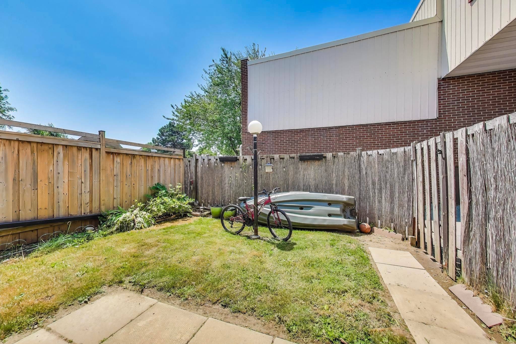 Oshawa, ON L1J 6G4,1100 Oxford ST #88