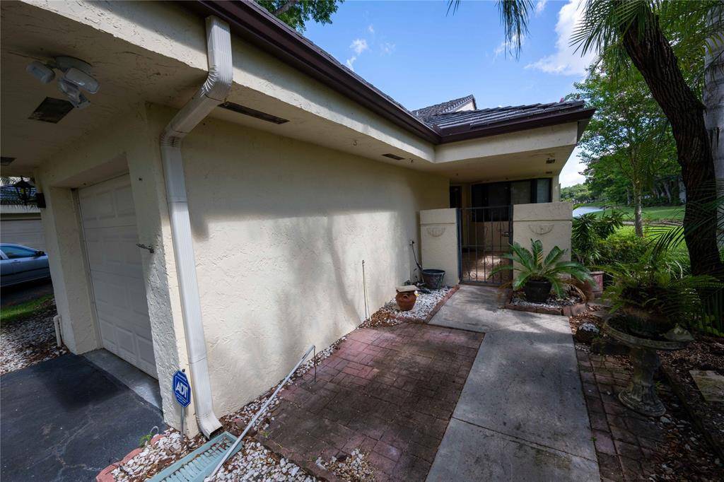 Plantation, FL 33324,464 NW 94th Ter