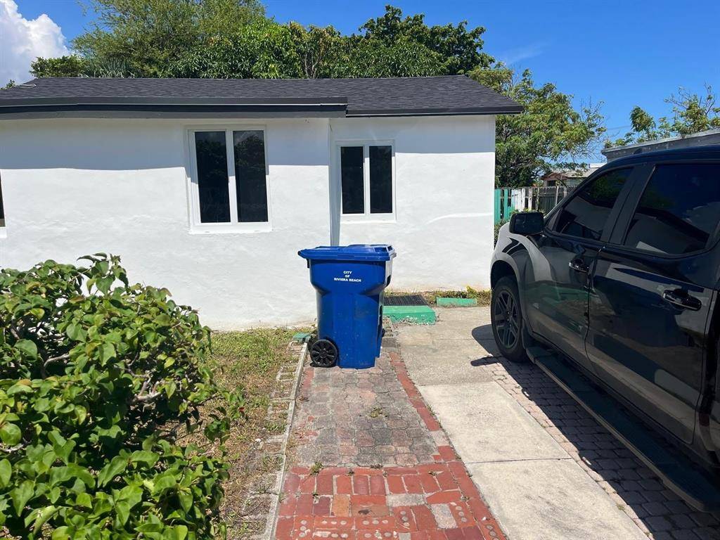 Riviera Beach, FL 33404,648 W 10th St