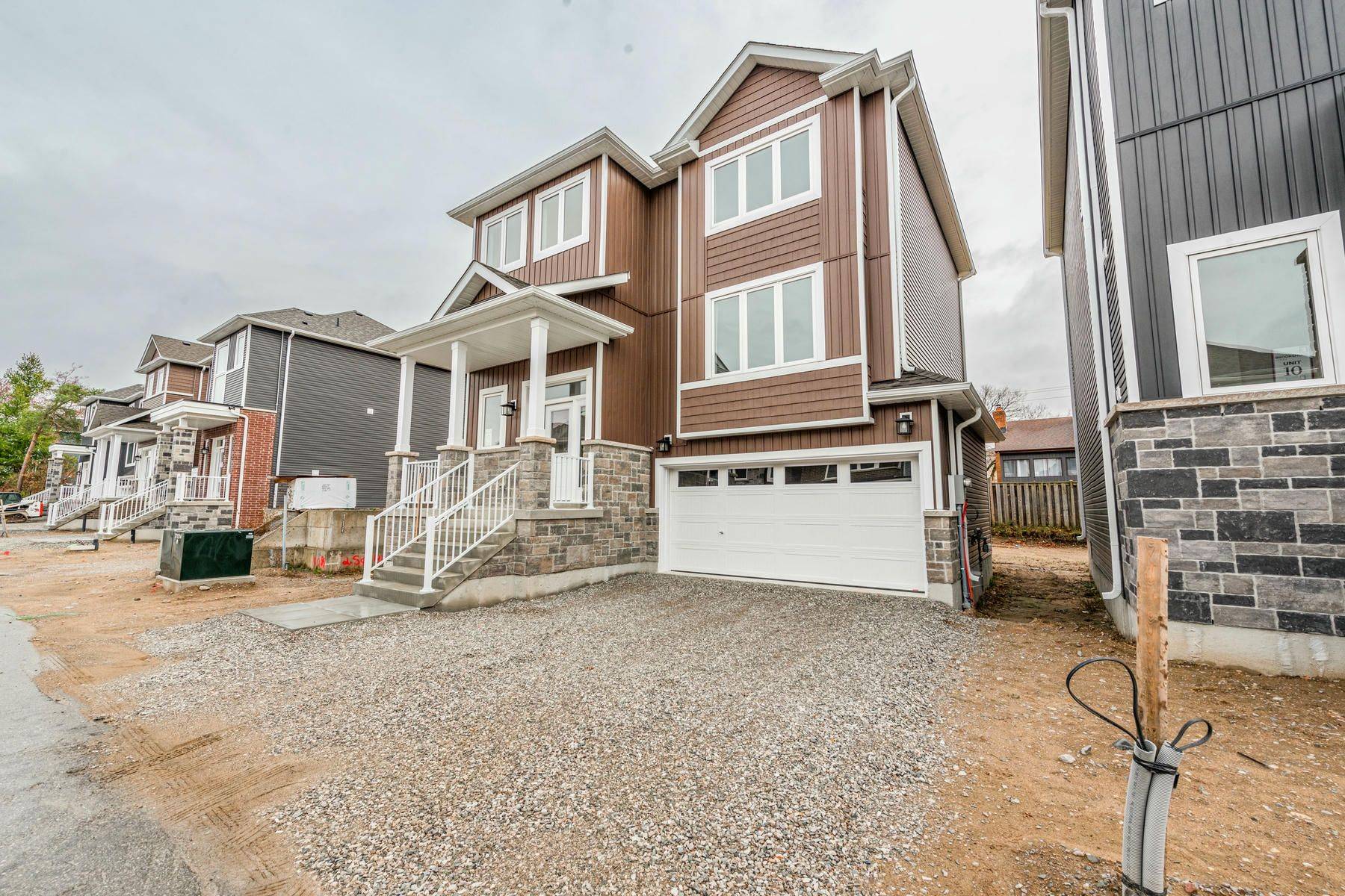 Barrie, ON L4N 6H2,5 Hampton LN