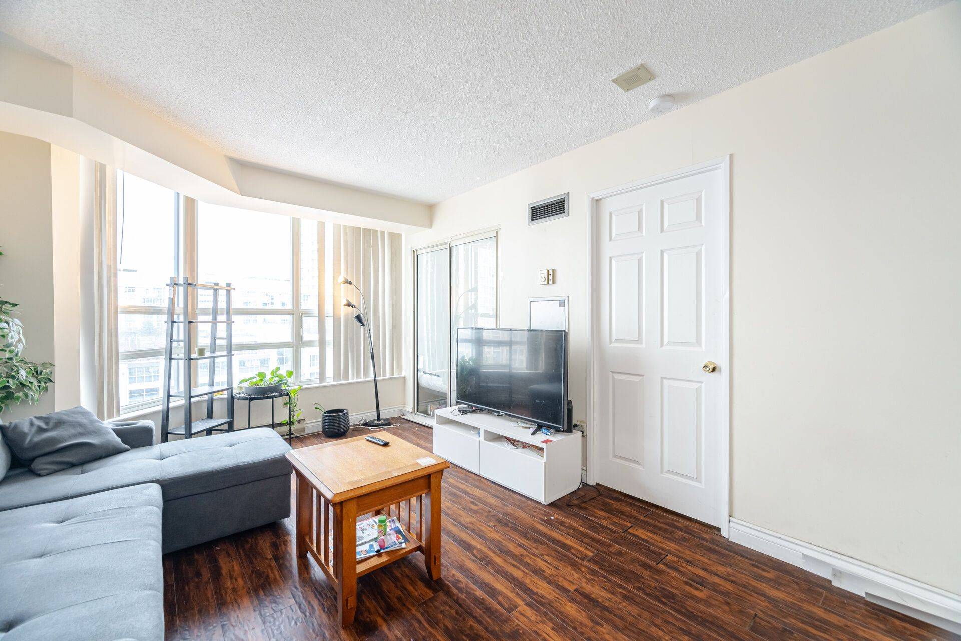 Mississauga, ON L5B 3Z4,250 Webb DR #910