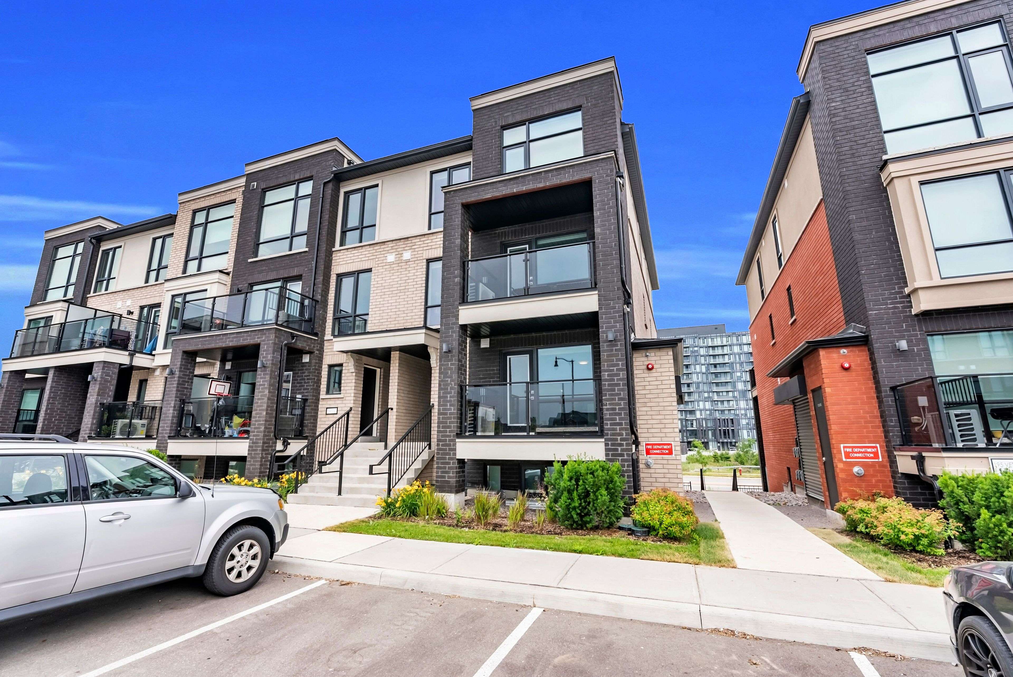 Brampton, ON L7A 5L2,185 Veterans DR #16