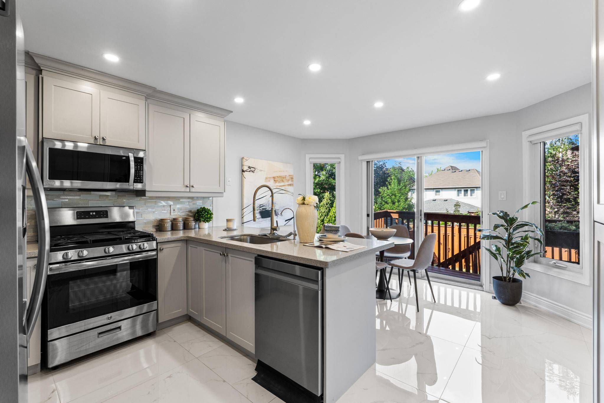 Mississauga, ON L5M 5S5,5971 Greensboro DR