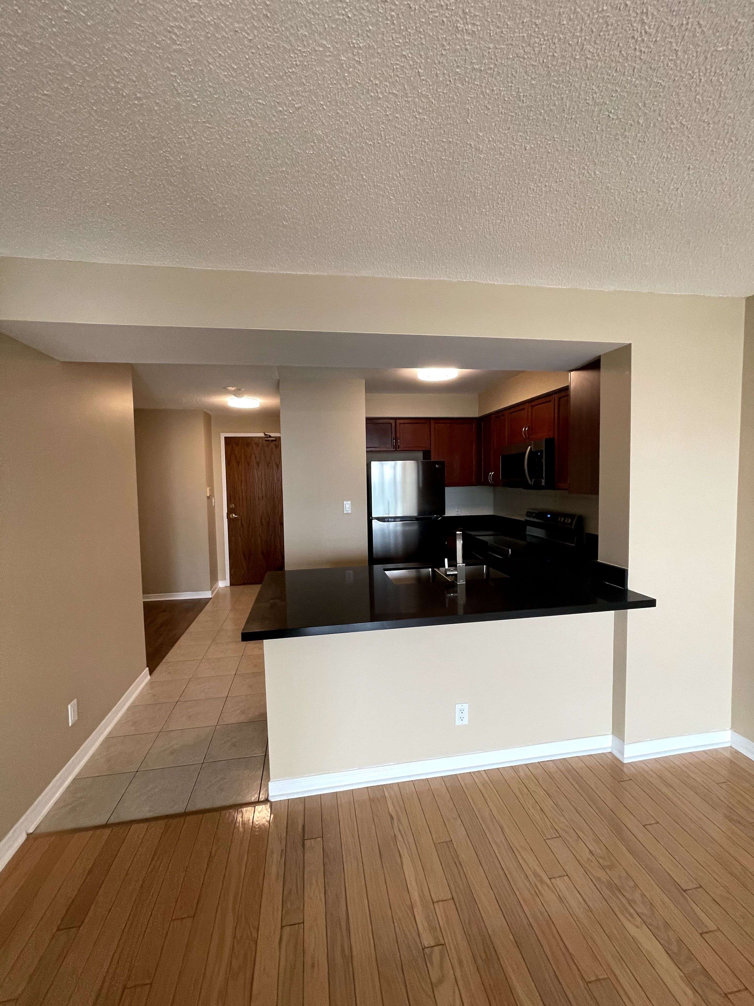 4879 Kimbermount AVE #502, Mississauga, ON L5M 7R8