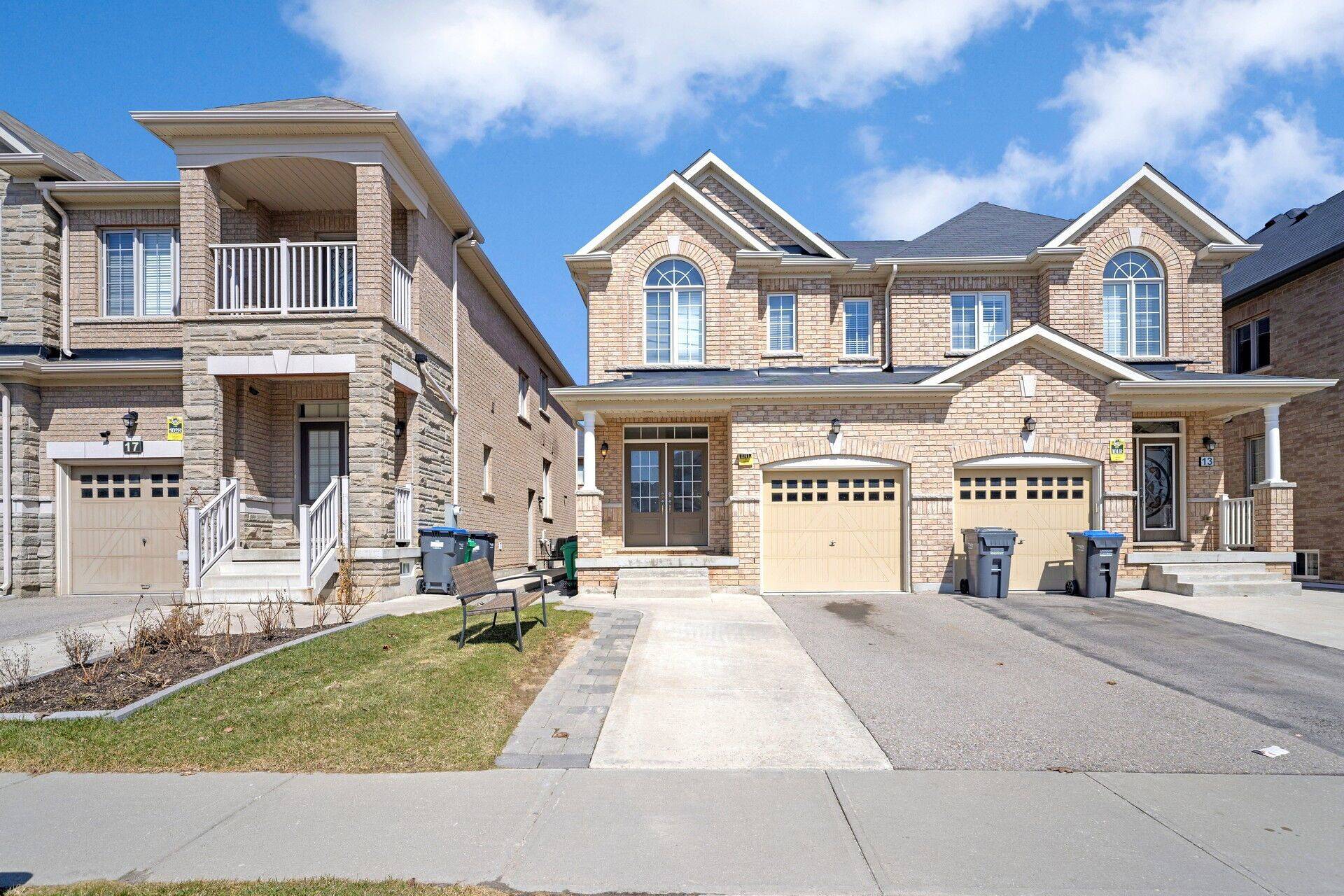 15 Ebury DR, Brampton, ON L6X 5M4