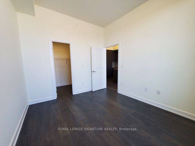 Oakville, ON L6H 7W6,3200 William Coltson AVE #211
