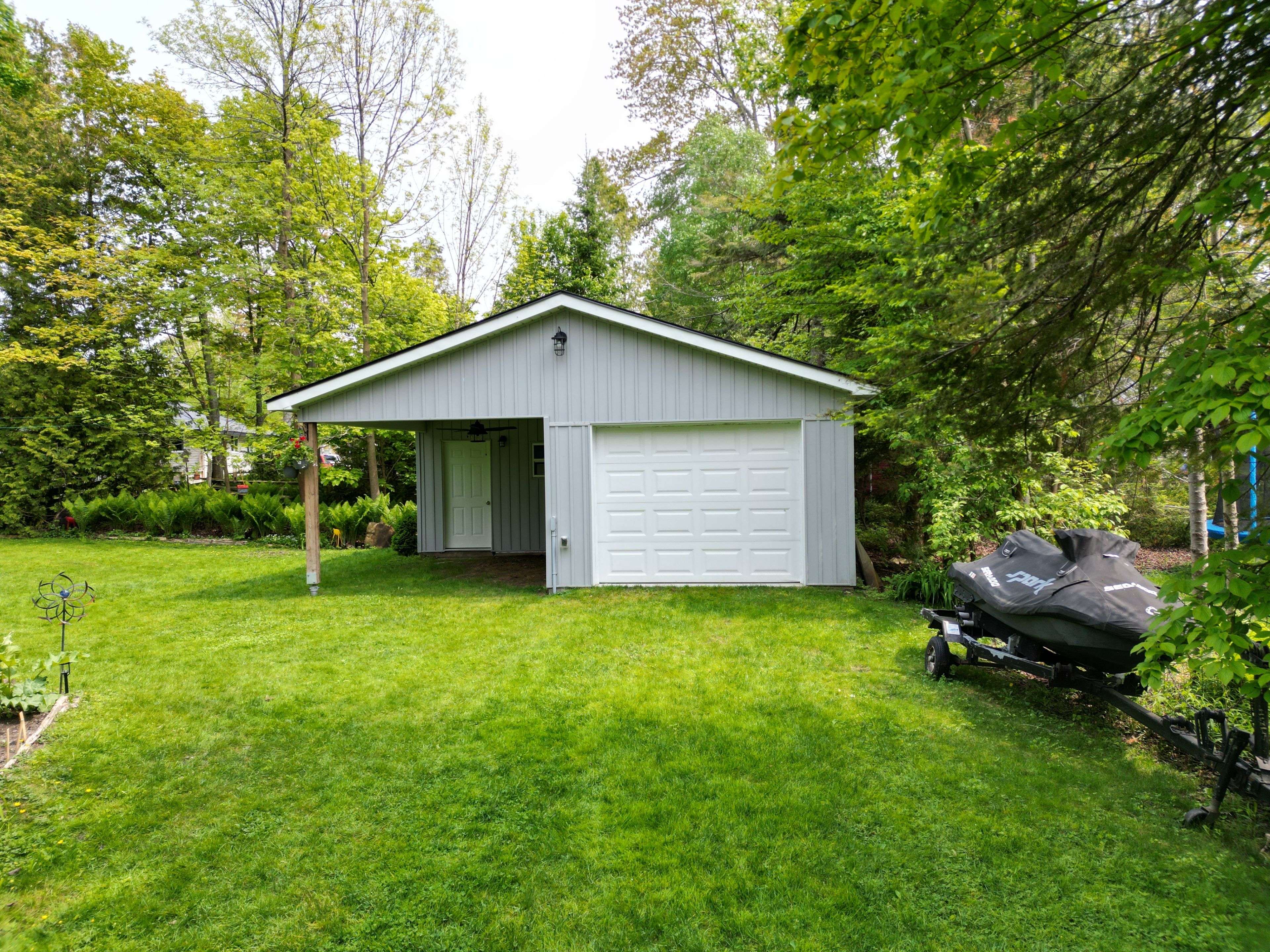 Huron-kinloss, ON N2Z 2X3,702 Yosacha PL