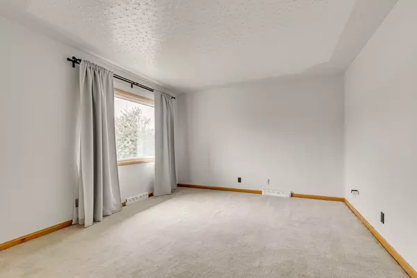 Calgary, AB T2E 5C5,1116 Child AVE NE