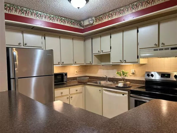 9702 S Belfort Cir #112, Tamarac, FL 33321