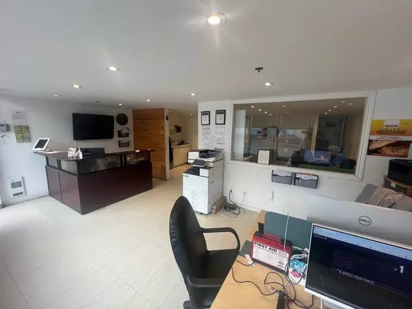 Vaughan, ON L4L 3Z1,418 Hanlan RD #10