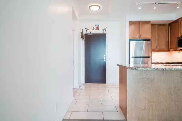 Brampton, ON L6W 0A8,100 John ST #907
