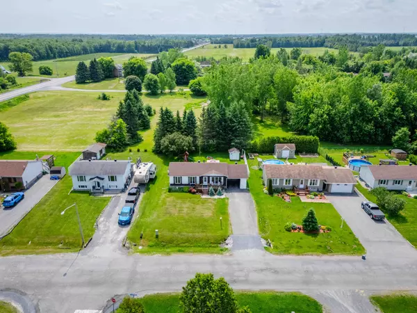 Russell, ON K0A 2M0,3 Le Baron DR #3