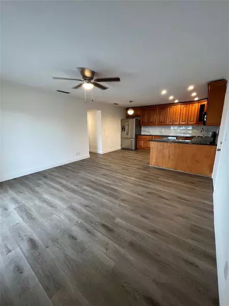 101 E Mcnab Rd #325, Pompano Beach, FL 33060