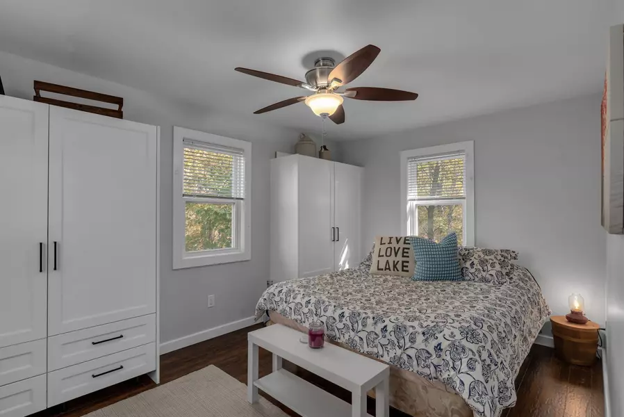 9010 Perth RD, South Frontenac, ON K0H 2L0