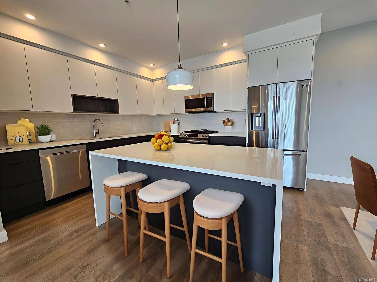 Langford, BC V9B 6W6,967 Whirlaway Cres #513